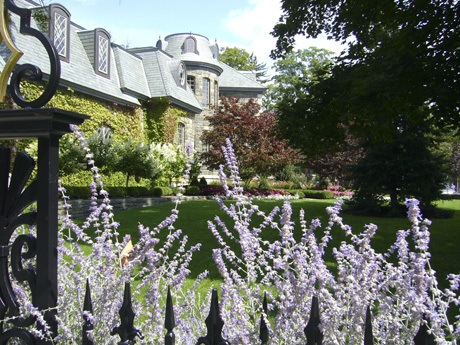 One of the many mansions to be found in Saratoga Springs.