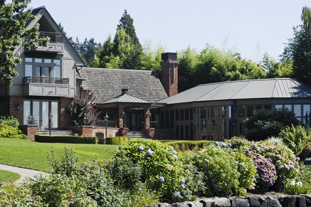 Mercer Island real estate steady, but distressed