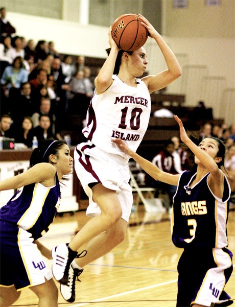 Mercer Island senior Hannah Lilly springs for a pass during the Islanders’ home jamboree scrimmage last week.
