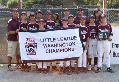 Mercer Island's 2009 11-12 All-Stars (left to right): Manager Steve Stenberg