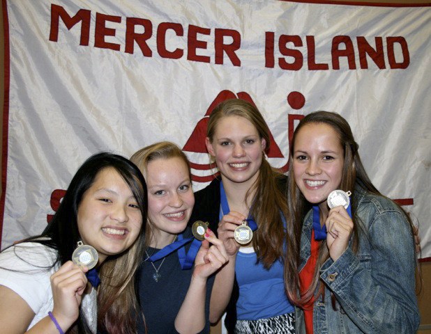 Mercer Island swimmers Sabrina Kwan
