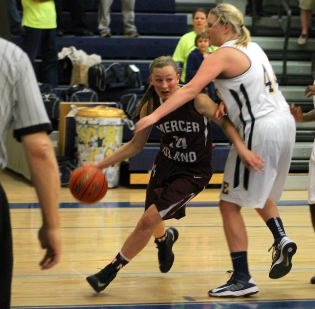 Jessica Blakeslee tries to get around an Everett player during the Islanders 3A regional win. Mercer Island earned a spot at the Tacoma Dome as one of the top eight teams in the state.