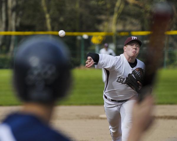 Islander SP Max Dammeier (9) throws a pitch against Bellevue during a game at Island Crest Park on Tuesday