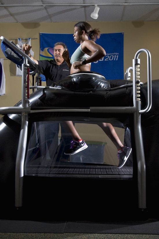 Letiwe Patton runs in the AlterG treadmill as Neil Chasan