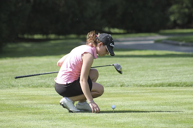 Mercer Island’s Whitley Pearson prepares to tee off during the Islanders’ match against Bellevue Thursday