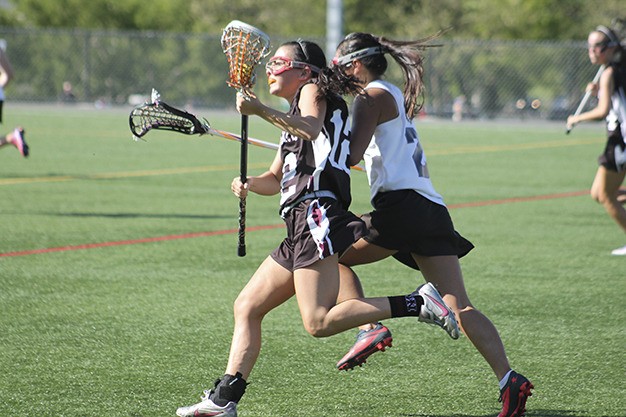 Mercer Island’s Maddy Kanter charges against the Garfield defense Thursday