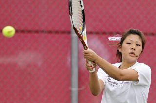 Chad Coleman/Mercer Island Reporter Islander Erica Leong won her No. 3 singles match along with a doubles match during the team’s win at Bellevue that all but clinched the 3A KingCo title.