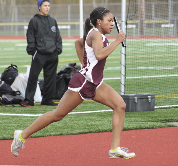 Islander Lorial Yeadon sprints in the first leg of the girls’ 4x200 meter relay race against Sammamish on March 21.