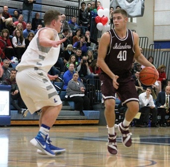 Mercer Island's Andrew Pickles looks for an entry against Liberty's Michael Walter Friday