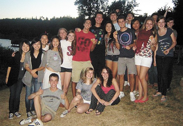 Mercer Island students gather for a photo with Italian exchange student Edoardo Romani