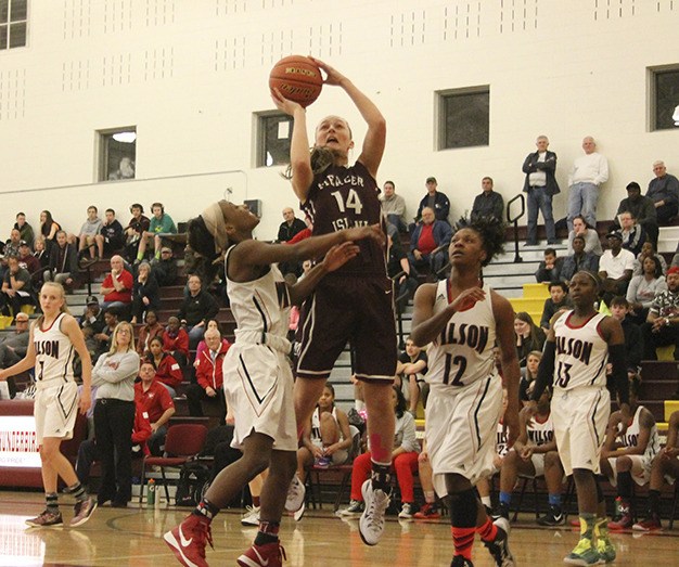 Jess Blakeslee (14) goes up for a shot between Wilson’s Kiara McMillan and Kapri Morrow (12) during Mercer Island’s regional matchup against the Rams Saturday