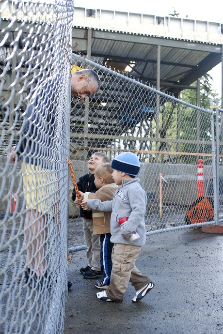 Adults aren’t the only ones looking forward to the completion of the Boys & Girls Club’s new $16 million PEAK facility under construction on 86th Avenue S.E. Students in the 3-year-old class at the Mercer Island Learning Lab preschool peered at the site through the construction fence two weeks ago. The building is expected to be completed by June of 2010.