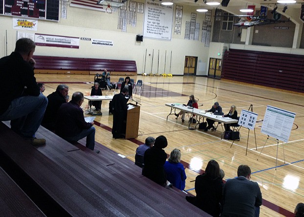Though the crowd had mostly slimmed down by 7 p.m. at a public meeting at Mercer Island High School regarding a proposal to toll I-90