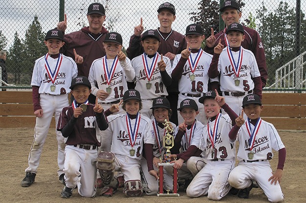 The Mercer Island 10U Thunder baseball team recently won the Bend Elks Memorial Day baseball tournament in Bend