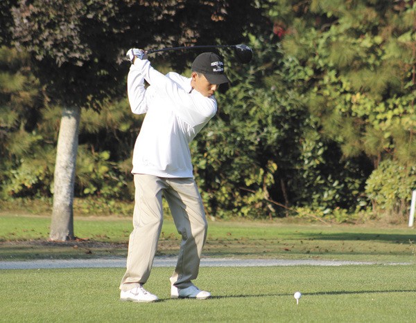 Mercer Island's Ryan Nguyen tees off at the first hole during the Islanders match against Belleuve on Tuesday