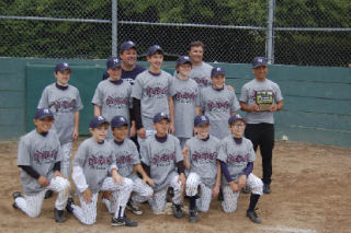 The Mercer Island Yankees baseball team is — back row