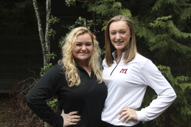 Mercer Island girls golf captains Kate Peterson (left) and Madelyn Quickstad (Joe Livarchik/staff photo).