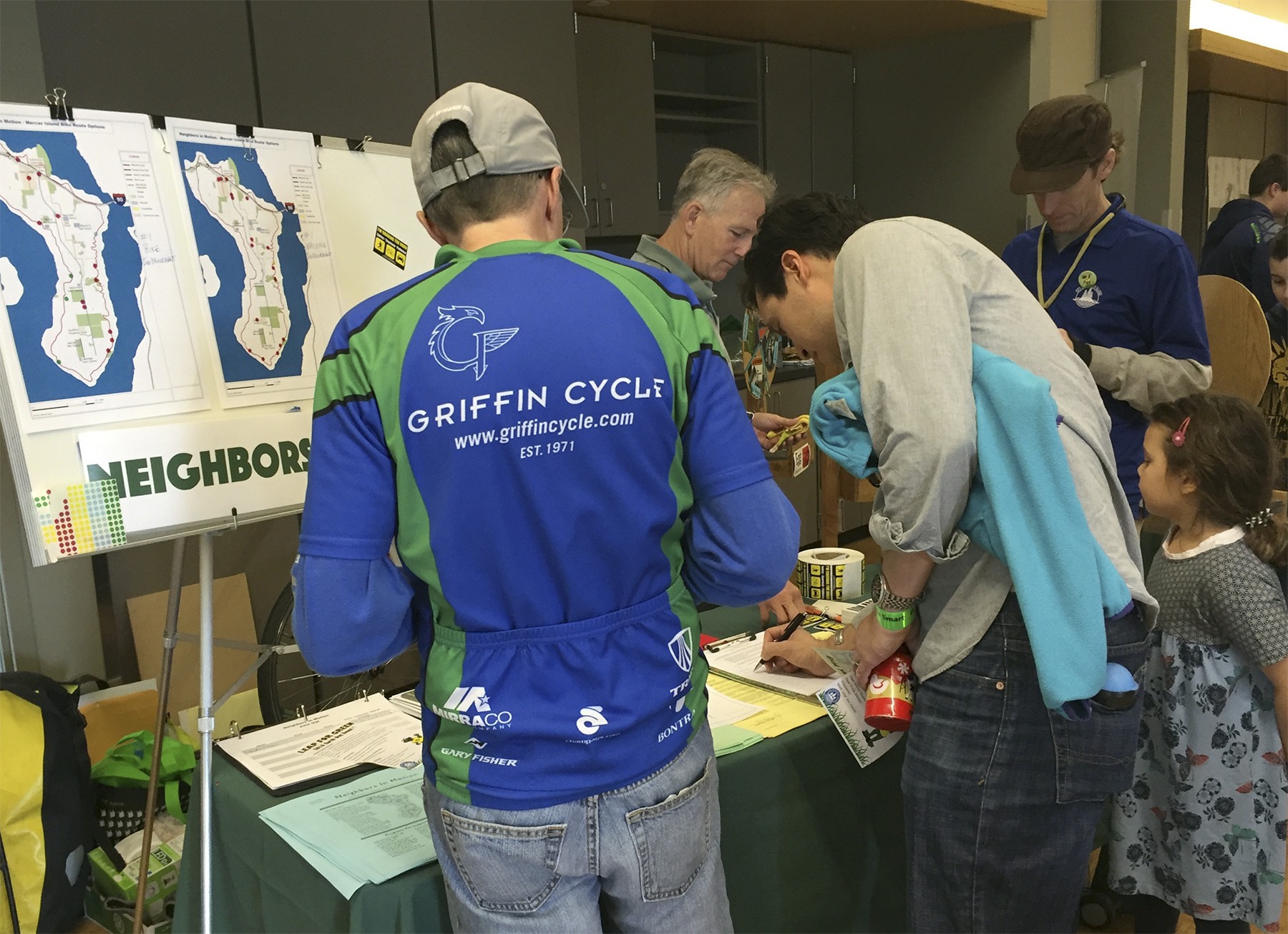 Members of Neighbors in Motion poll Mercer Island residents at the Leap for Green sustainability fair in April about priorities for pedestrian and cyclist infrastructure in the city. Photo courtesy of Jolanne Stanton.