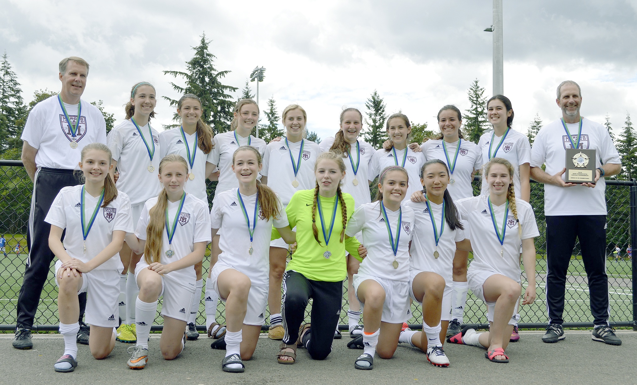 Mercer Island FC Maroon went 4-1 at the Kent Cornucopia tournament to win the GU16 division (photo courtesy of Mercer Island FC).