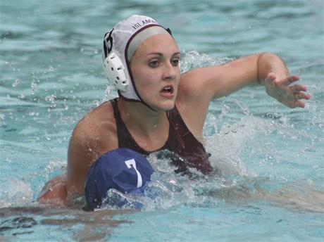 Mercer Island’s Emma Nelson looks for a pass during the Islanders’ state championship game against Newport last Friday. Mercer Island lost 6-4 for fourth place in state.