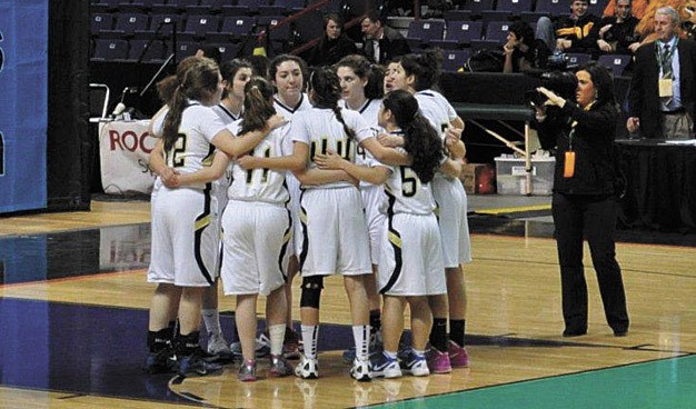 The Northwest Yeshiva girls basketball team prepares for their first 1B state game against Columbia on Thursday