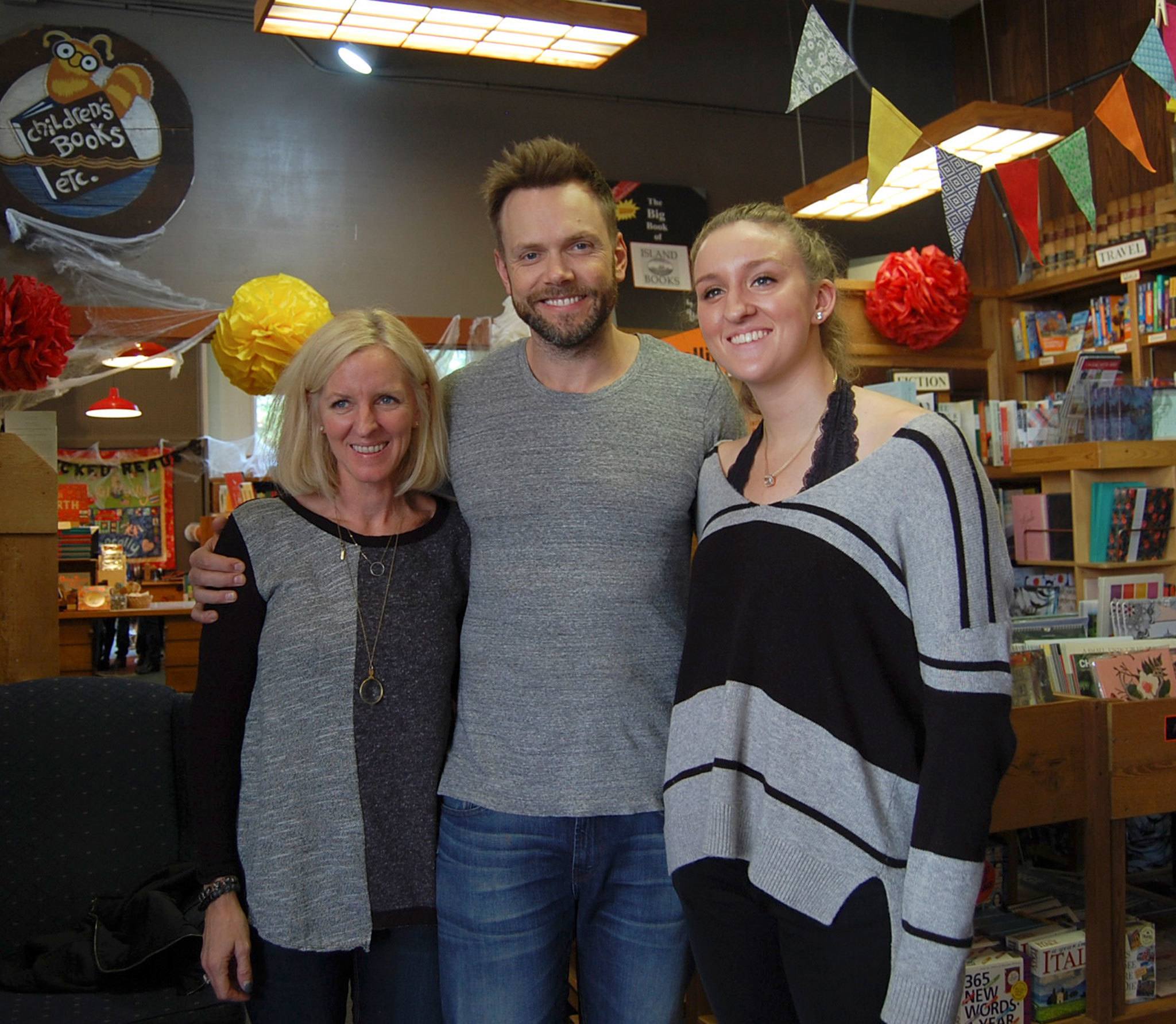 Joel McHale poses with Island Books store owner Laurie Raisys and her daughter Sofija at a signing for his new book, “Thanks for the Money,” on Oct. 29. Katie Metzger/staff photo