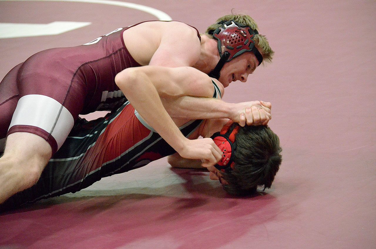 Mercer Island’s Finn Childress competes against Cedarcrest’s Brody Robertson Nov. 30 at MIHS. Photo courtesy of Billy Pruchno.