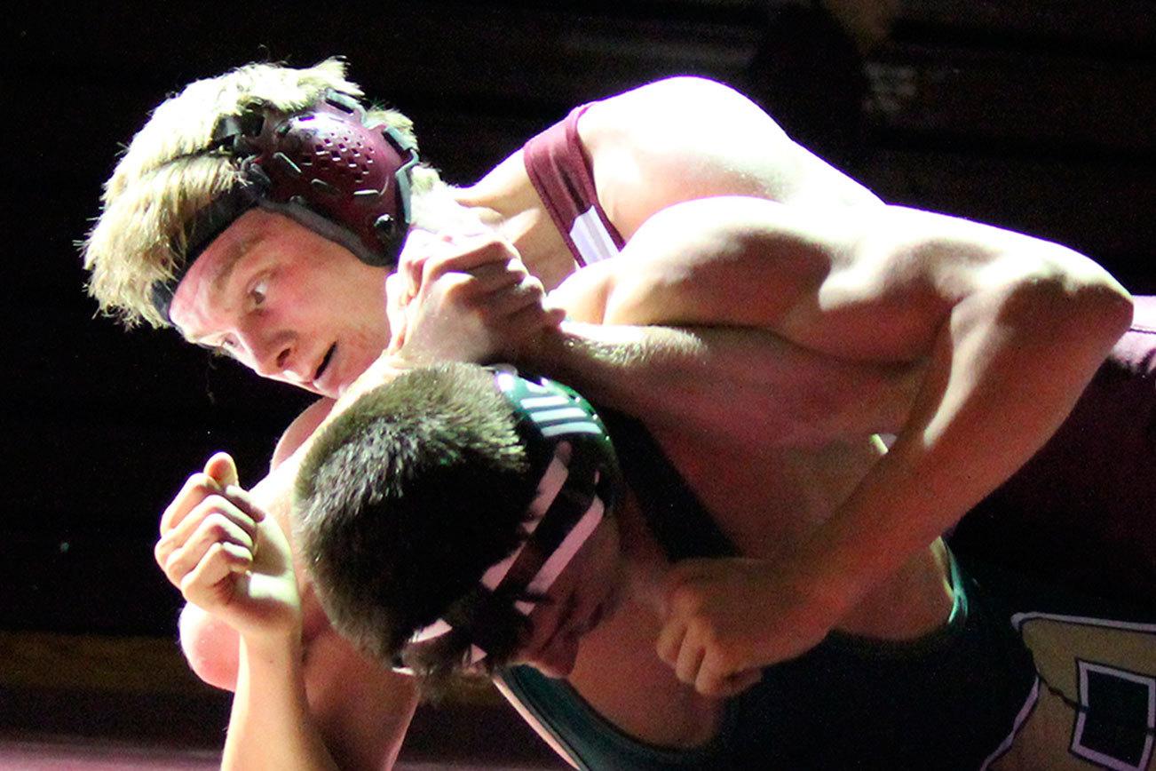 Mustangs earn victory against Islanders in battle on the mat