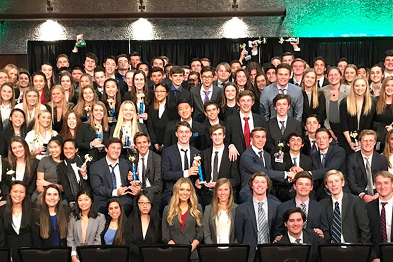 MIHS students advance to DECA state competition