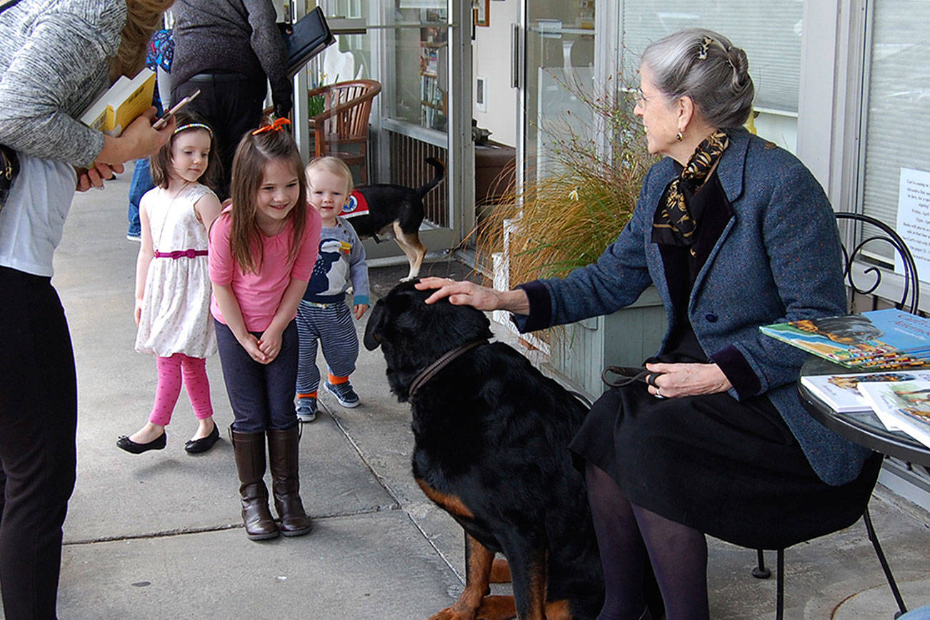 Famous fido meets fans on Mercer Island
