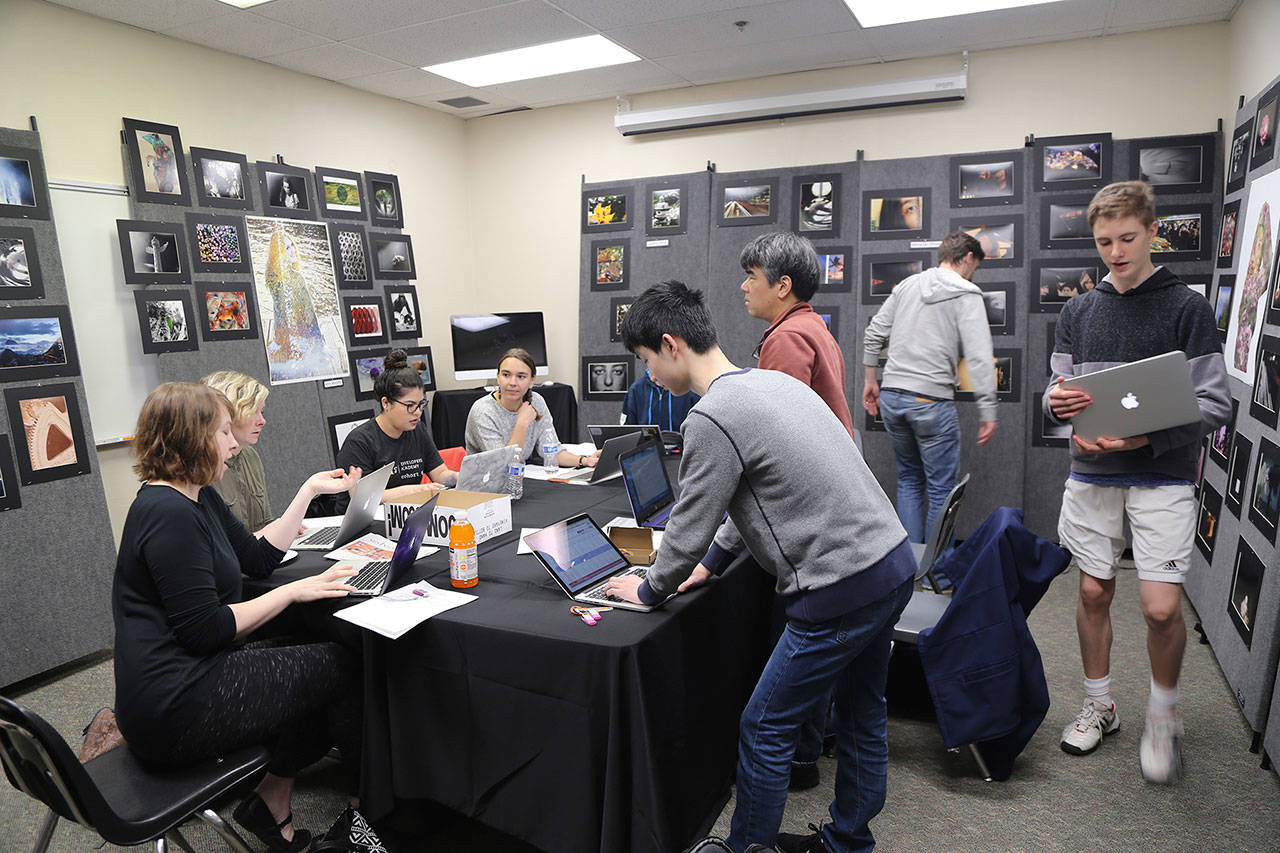 TeamsCode, formerly CodeMIHS, hosted its first programming contest at Mercer Island High School on April 1. Photo via teamscode.com