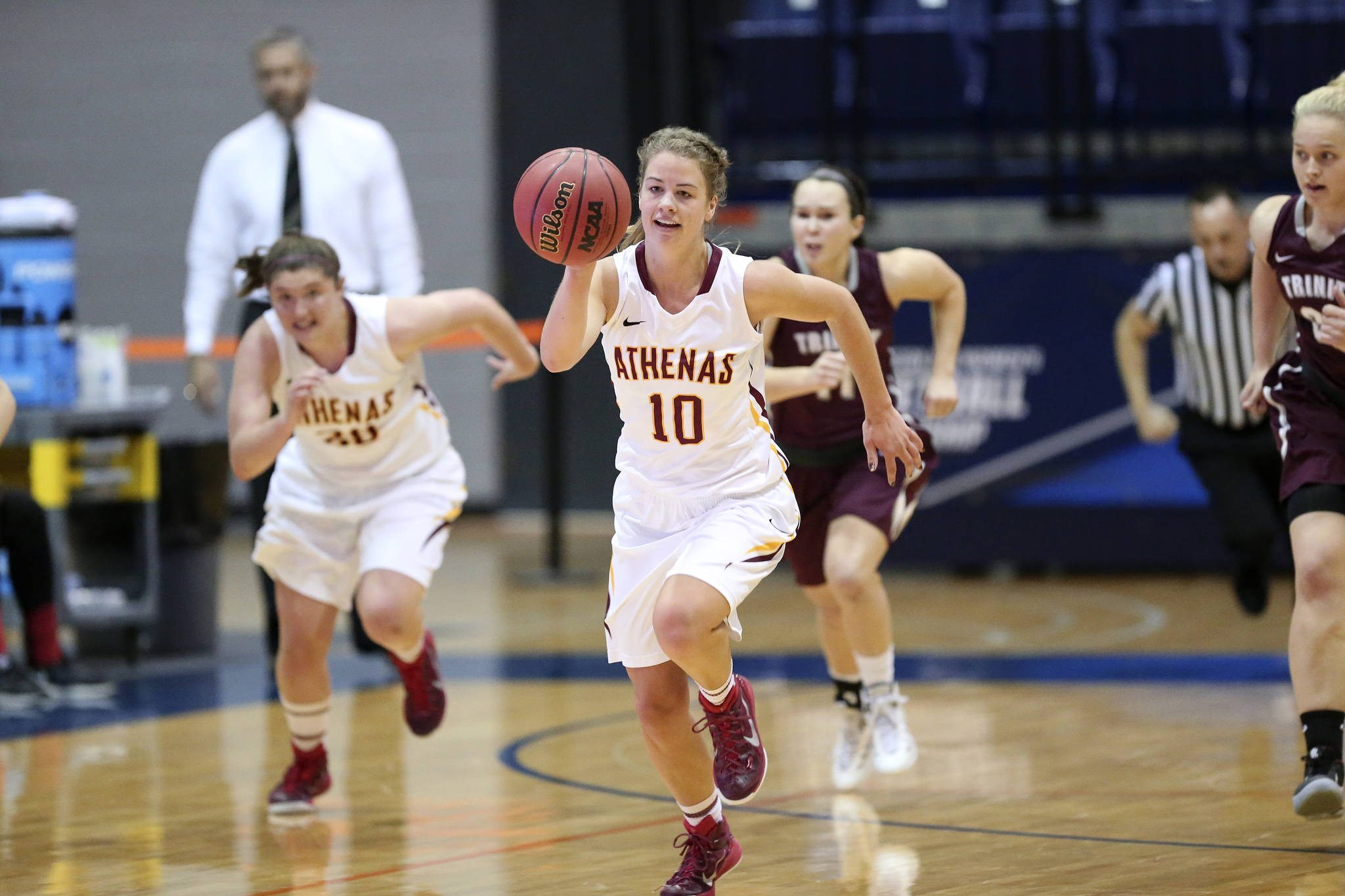 Photo courtesy of Emily Nordhoff                                Mercer Island High School 2013 graduate Kris Brackmann, who was one of the best women’s basketball players on the Division-III Claremont-Mudd-Scripps Athenas collegiate basketball program the past four seasons, was named the 2017 CMS Athlete of the Year on June 14. Brackmann averaged 11.6 points, 5.4 rebounds and 2 steals per game during the 2016-17 season. The Athenas won the SCIAC championship for the fourth consecutive season.