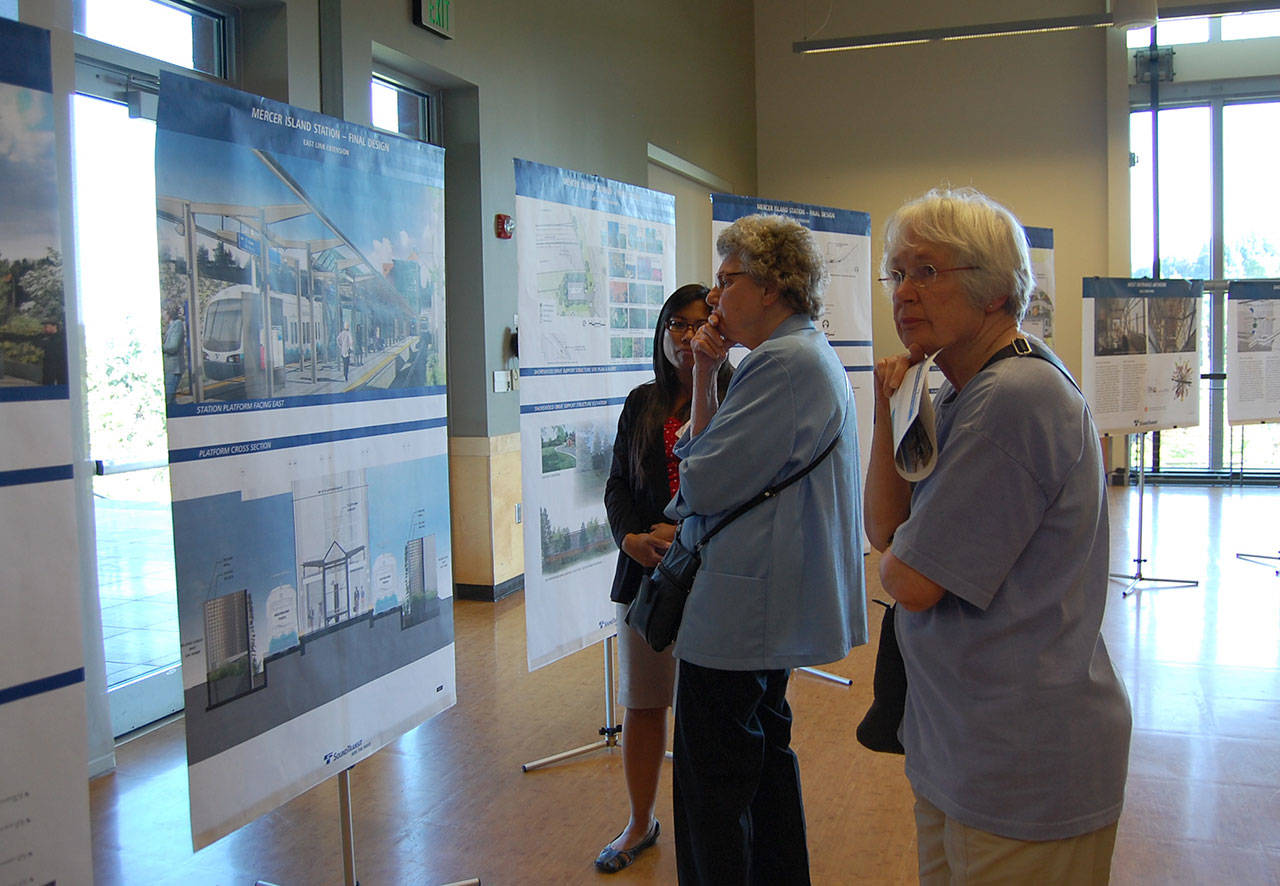 Islanders gather at the Mercer Island Community and Event Center on July 13 to share their thoughts on East Link light rail. Katie Metzger/staff photos
