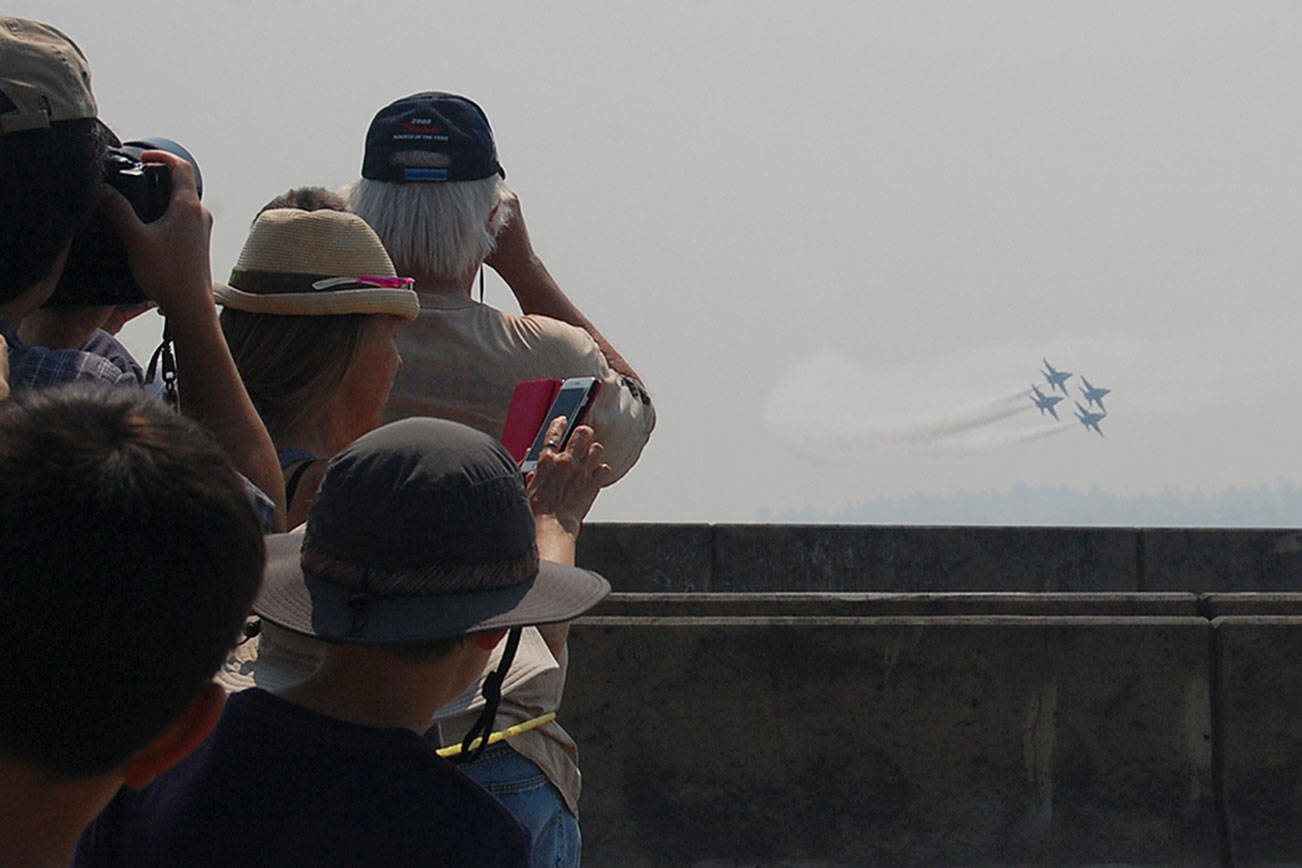 Blue Angels fly over Mercer Island during smoky Seafair