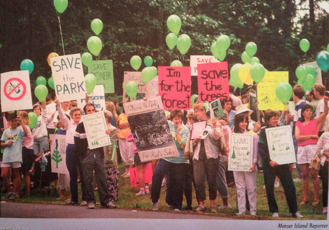 A crowd rallies to save the park on the Island in 1990. File photo