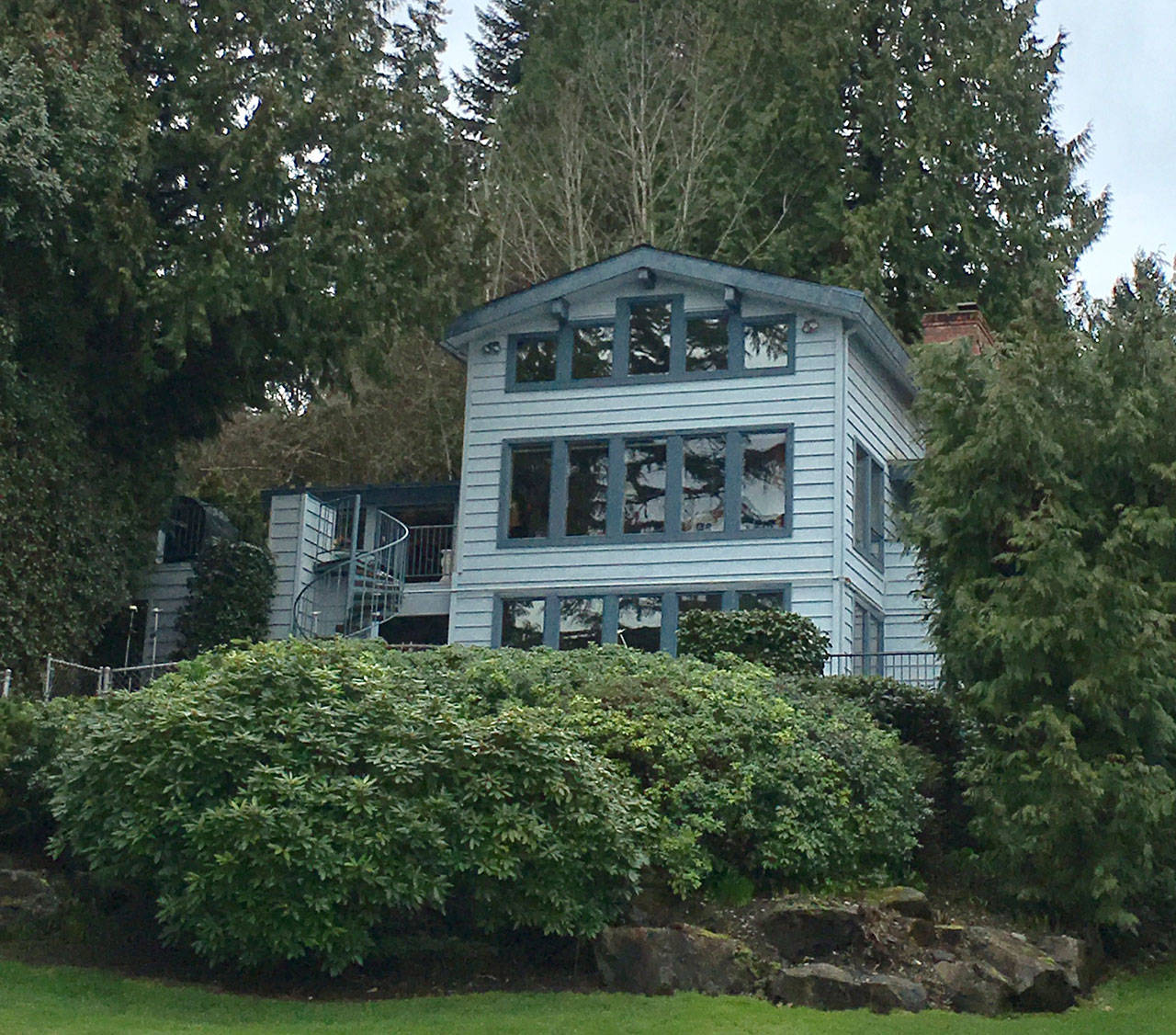 The late actress Donna Reed lived in this home on Mercer Island in the late 1970s. Photo courtesy of Greg Asimakoupoulos
