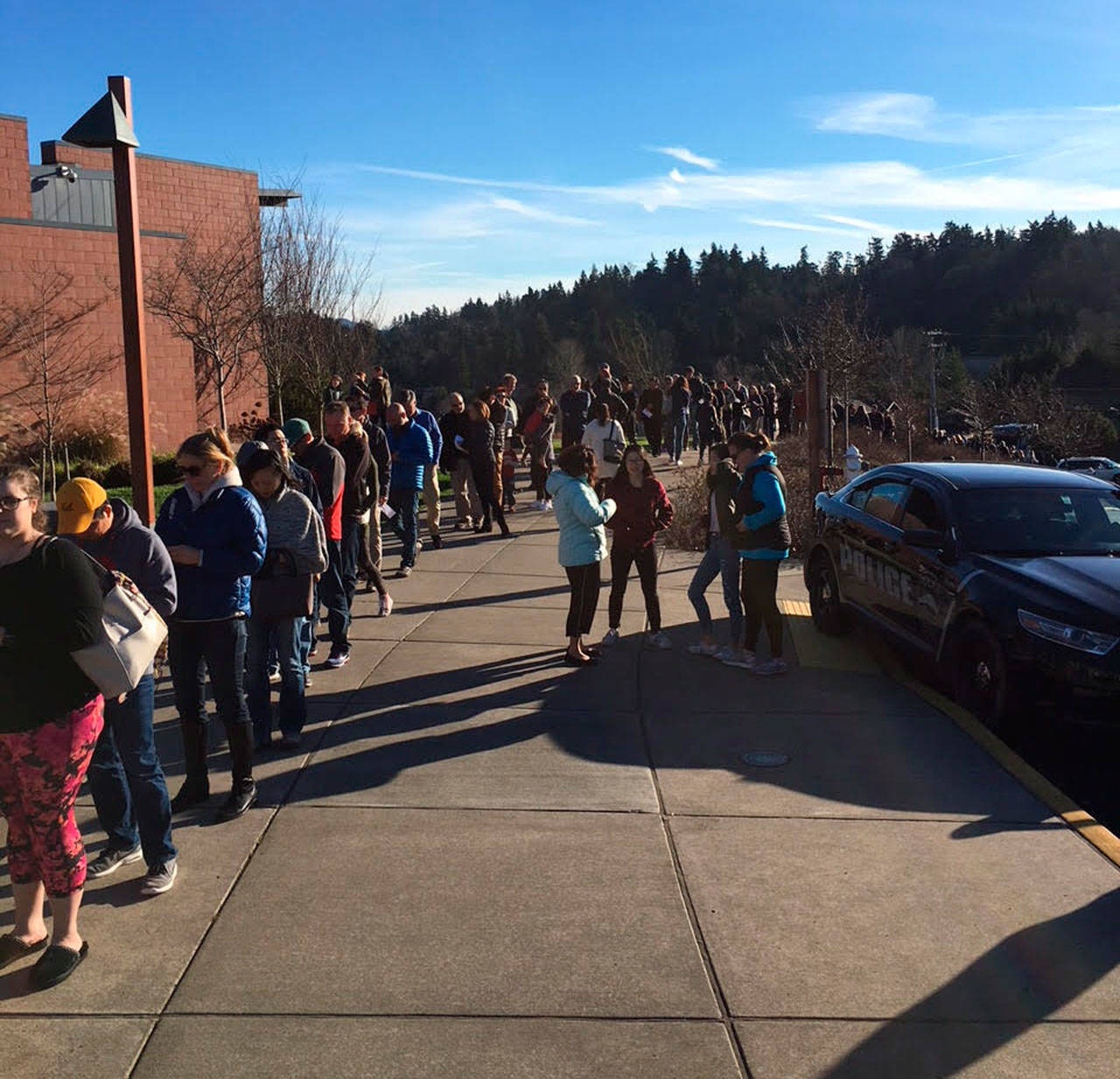 Mercer Island parents line up outside the Community Center to be reunited with their students after a bomb threat at Islander Middle School on Jan. 3. Photo courtesy of Jeff Otte