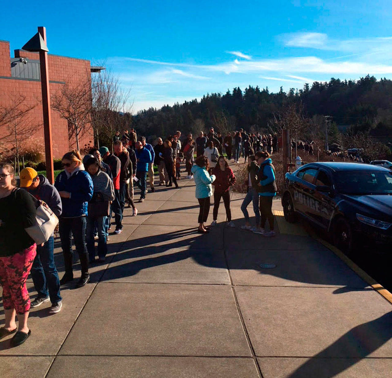 Mercer Island parents line up outside the Community Center to be reunited with their students after a bomb threat at Islander Middle School on Jan. 3. Photo courtesy of Jeff Otte