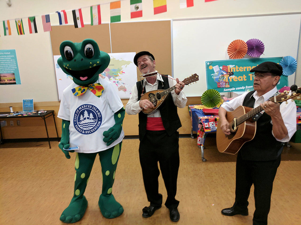 The city of Mercer Island’s mascot, Leap, sings with The Tarantellas Italian Strolling Duo at Family Night on May 18. Photo courtesy of the city of Mercer Island