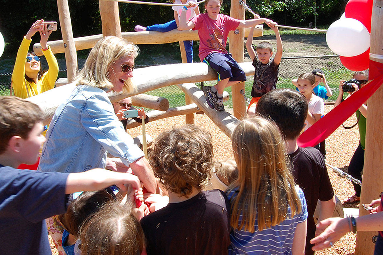 Mercer Island opens new playground at south playfields