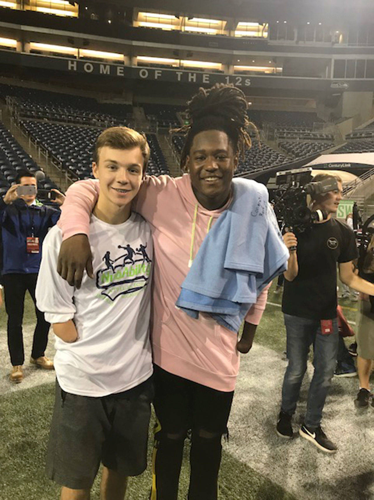 Mercer Islander Chris Givan meets Shaquem Griffin on Aug. 30. Photo courtesy of Laurie Givan