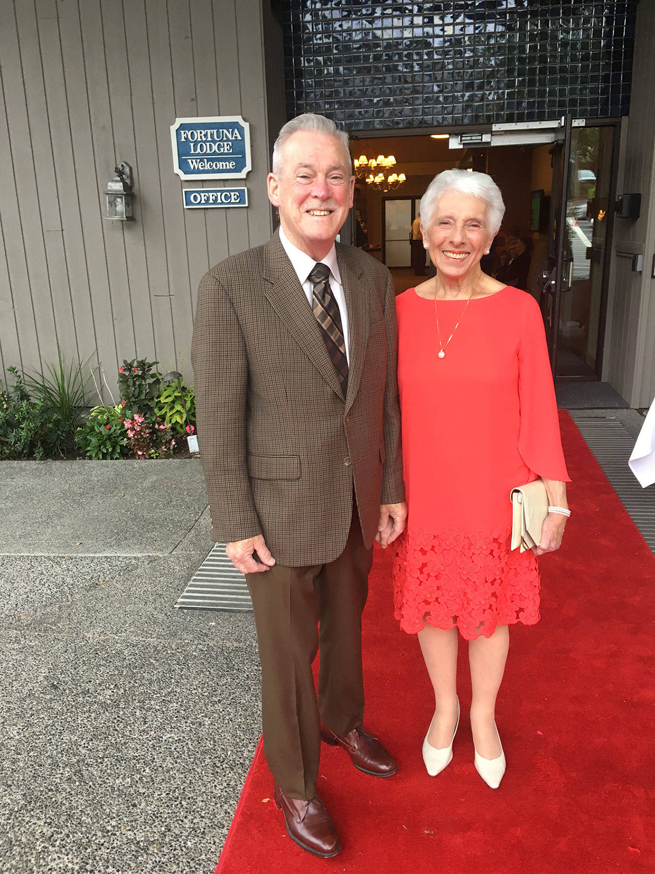 Russell and Fay Cheetham smile in front of the historic Fortuna Lodge at the celebration of Covenant Shores’ 40th anniversary on Mercer Island. Photo courtesy of Greg Asimakoupoulos