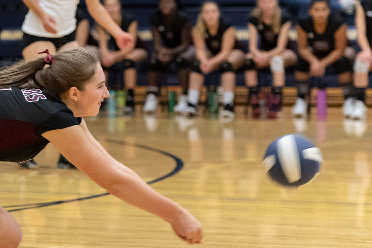 The Mercer Island Islanders volleyball team lost 3-2 to the Bellevue Wolverines in a matchup between rival squads on Oct. 2 at Bellevue High School. The Islanders overall record is currently 4-5 thus far during the 2018 season. Photo courtesy of Patrick Krohn/Patrick Krohn Photography