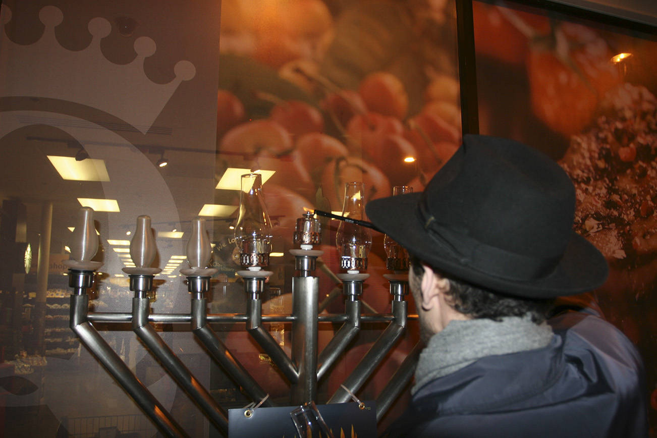 Mercer Island Hanukkah events shine a light on Jewish culture