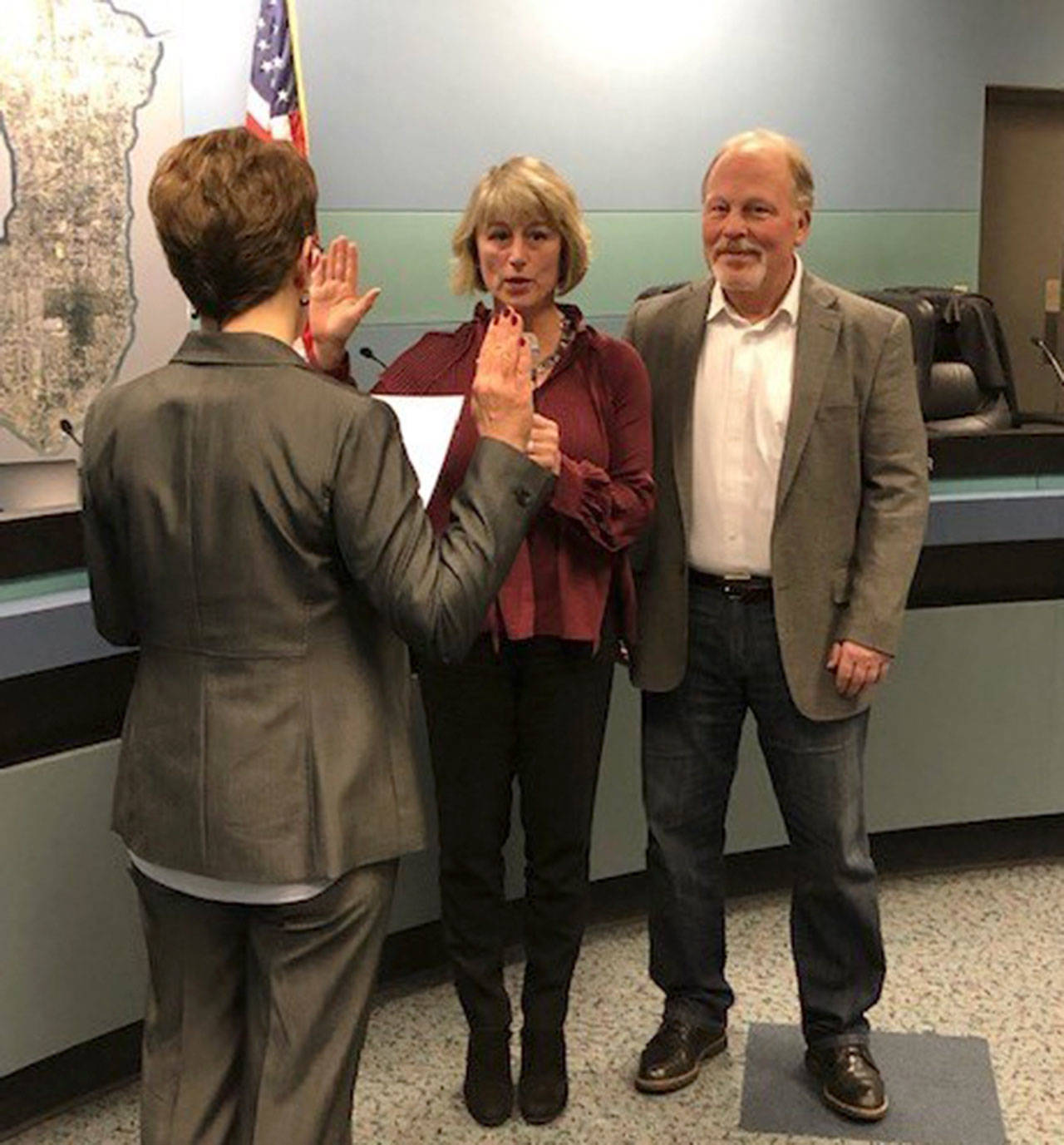 Lisa Anderl is sworn into the Mercer Island City Council. Anderl replaces former Councilmember Tom Acker who resigned last year. Photo courtesy of the city of Mercer Island