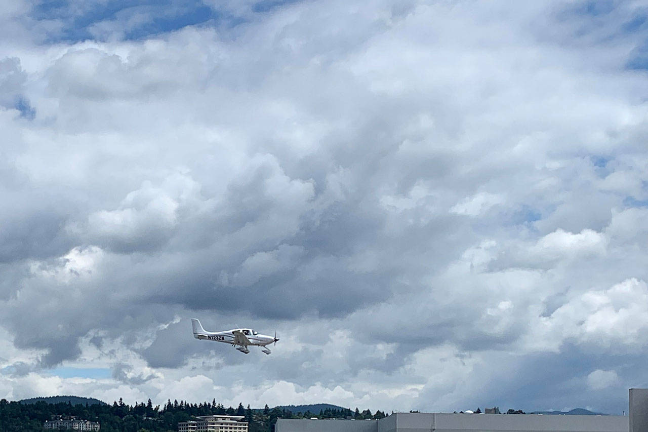 Planes flying in from the North often cross over Mercer Island or Lake Washington before landing. Photo by Madeline Coats.