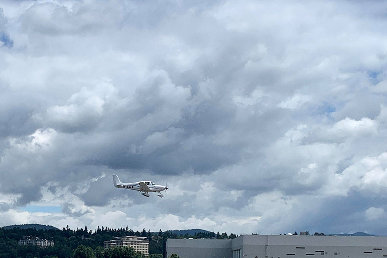 Planes flying in from the North often cross over Mercer Island or Lake Washington before landing. Photo by Madeline Coats.