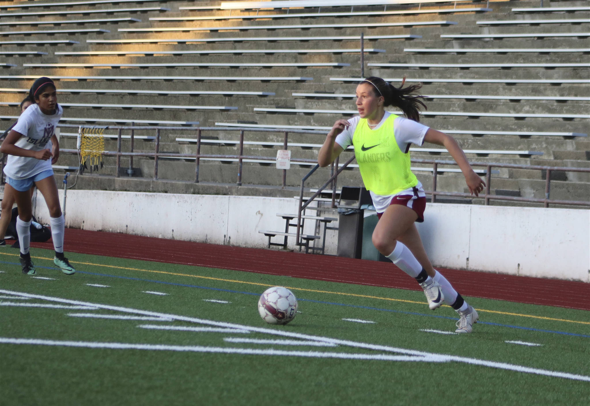 Freshman forward Caeli Dornay dribbles the ball during a scrimmage. Benjamin Olson/ staff photo