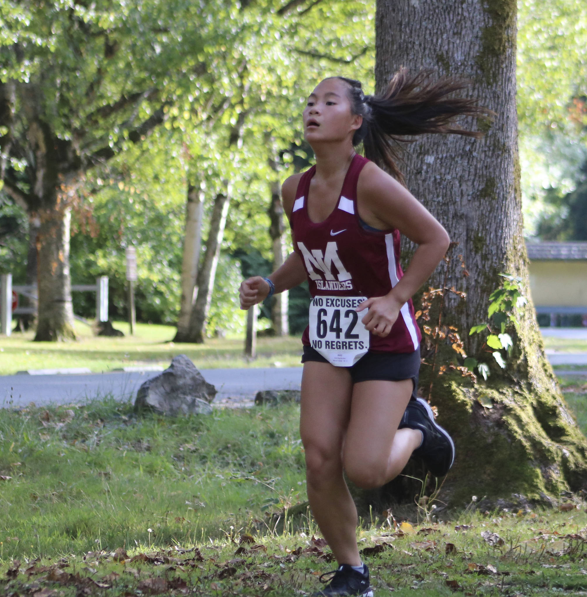Mercer Island cross-country sophomore runner Erin Eng-Mullen competes at the KingCo Jamboree Class Race at Lake Sammamish State Park on Sept. 11. Benjamin Olson/ staff photo
