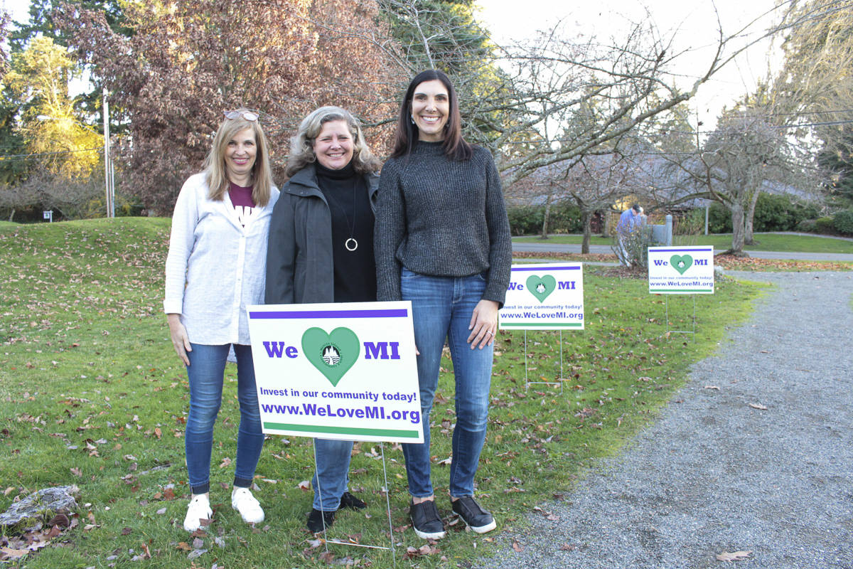 From left, Mercer Island Community Fund grant chair Debbie Hanson, treasurer Betsy O’Connell and president Erin Krawiec. Natalie DeFord/staff photo